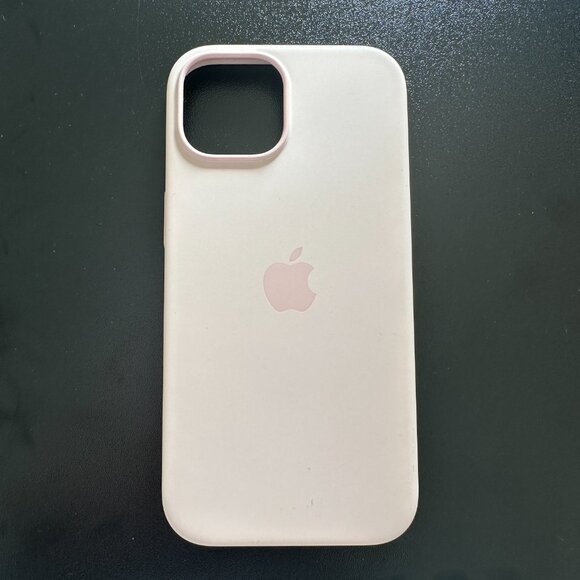Apple iPhone 15 Silicone Case with MagSafe - Light Pink - Picture 1 of 2